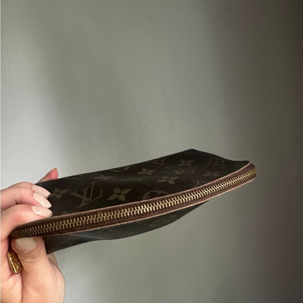 Louis Vuitton Cosmetic Pouch - Picture 6 of 9
